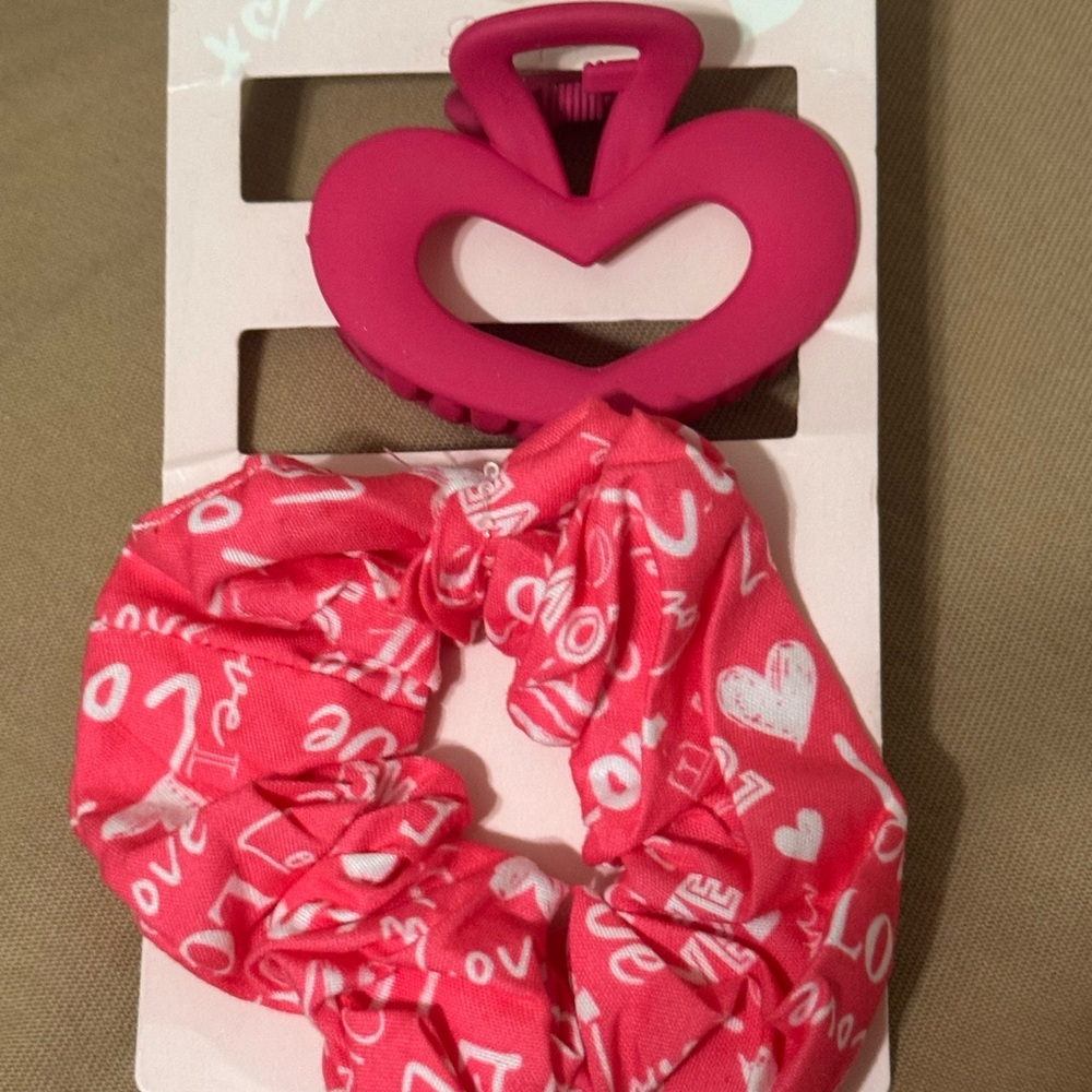Pink Heart Clip & Love Print Scrunchie Set